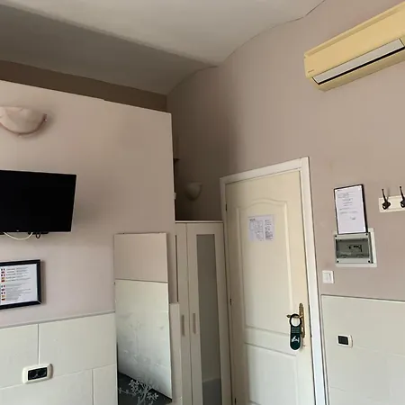 Residenza Cernaia Πανσιόν *